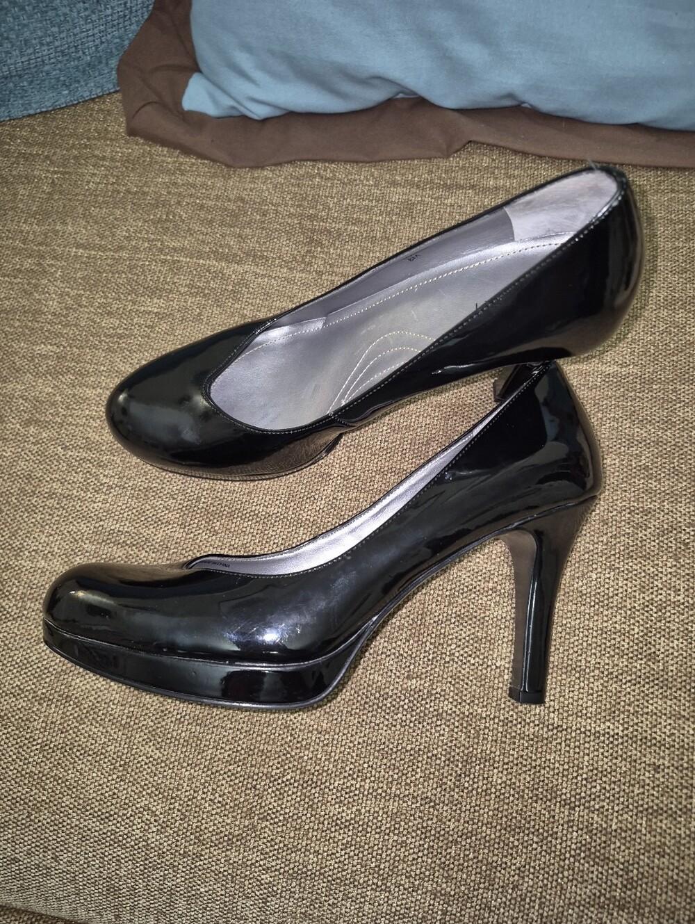 Tahari Black Patent Leather Round Toe Platform Pumps